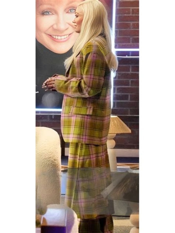 30 Stars Looking Holiday Ready In Festive Plaid Outfits: Gwen Stefani & More