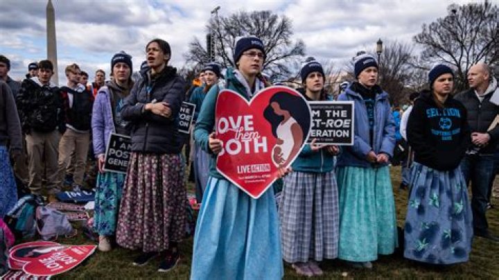 Amy Schumer, Raven Symoné & More Speak Out For Abortion Rights At 2021 Women’s Marches