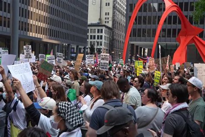 Barack Obama Gives Advice To Protesters On How To Make ‘Real Change’ & Stars Applaud