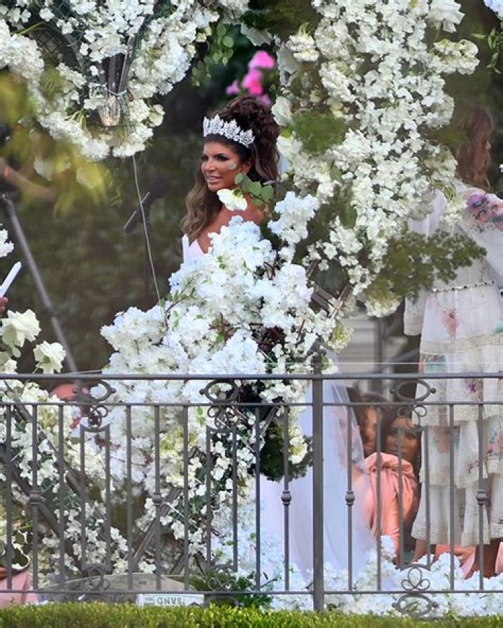 Bethenny Frankel Defends Teresa Giudice’s Weding Hairstyle – Hollywood Life