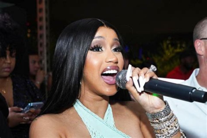 Cardi B Dances With Offset & Rocks Purple Outfit At Miami Club: Watch – Hollywood Life