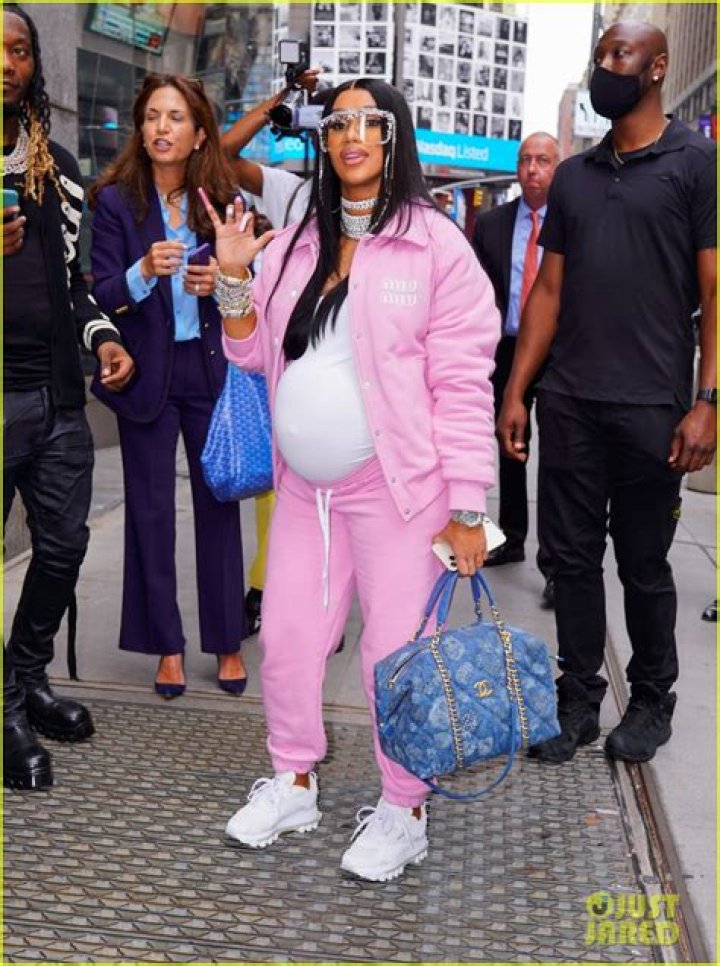 Cardi B Shows Off Bare Baby Bump While Rapping Along To ‘Wild Side’ – Hollywood Life