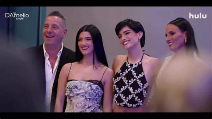 Charli D’Amelio Talks Chase Hudson Breakup In ‘D’Amelio Show’ Trailer – Hollywood Life