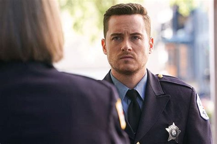 ‘Chicago P.D.’s Halstead Leaves & Resigns To Go Overseas In Season 10 – Hollywood Life
