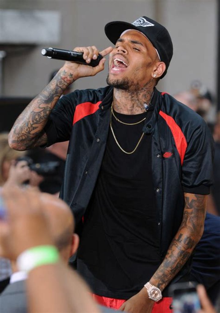 Chris Brown’s Feuds — Singer Explains Frank Ocean & Drake Fights – Hollywood Life