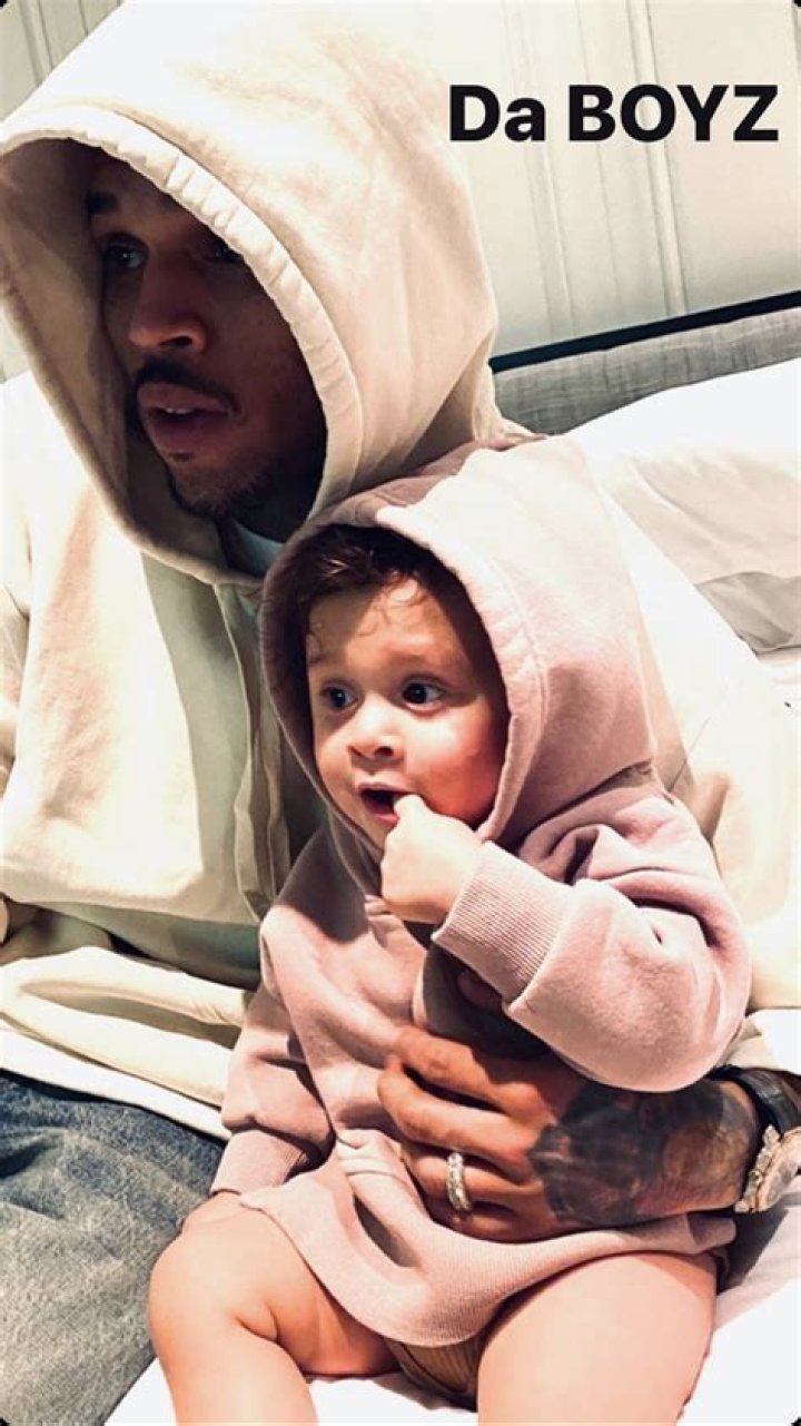 Chris Brown Shares Childhood Pics On Instagram – Hollywood Life