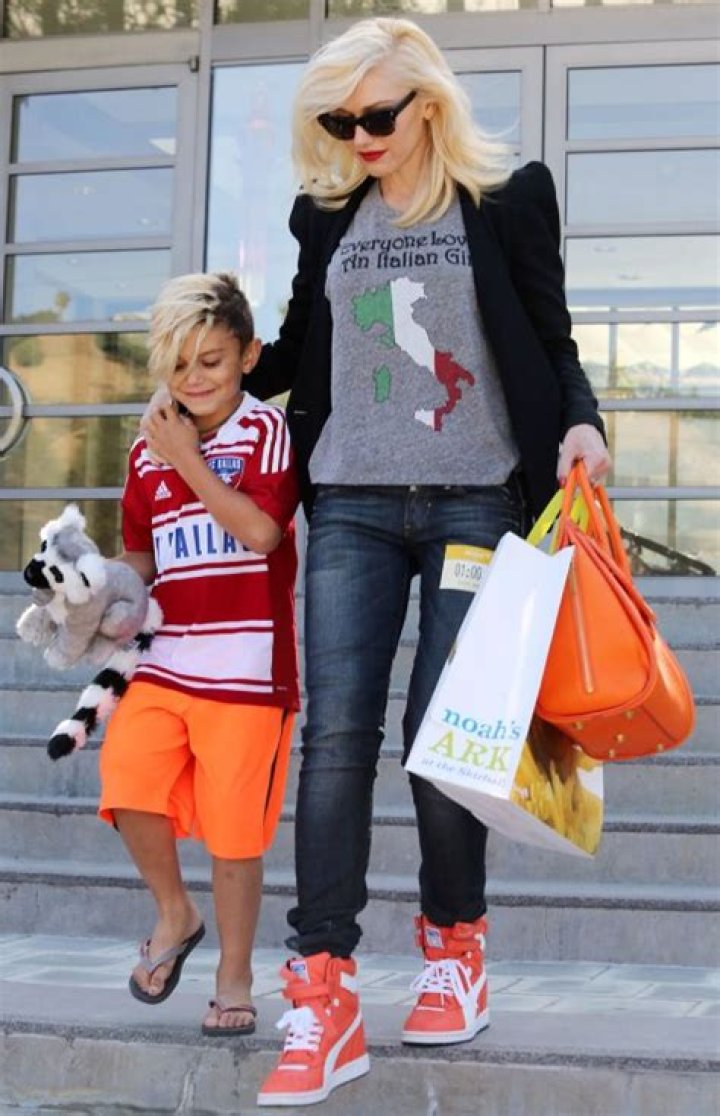 Famous Parents Shopping With Their Kids – Pics