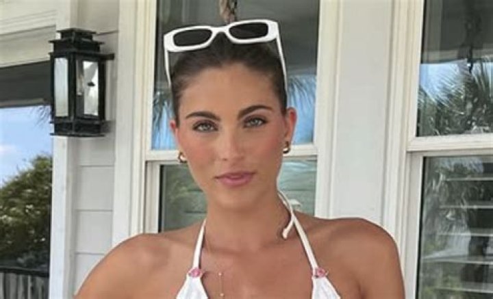 Flaunts Figure In Sexy Bathing Suit – Hollywood Life