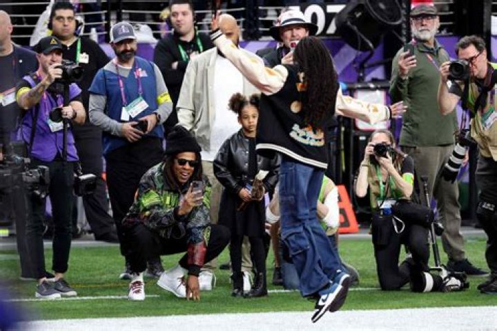 Halle Bailey Rocks Tiny Crop Top & Jeans at Super Bowl With Sister Chloe 1 Months After Announcing Birth of Son Halo