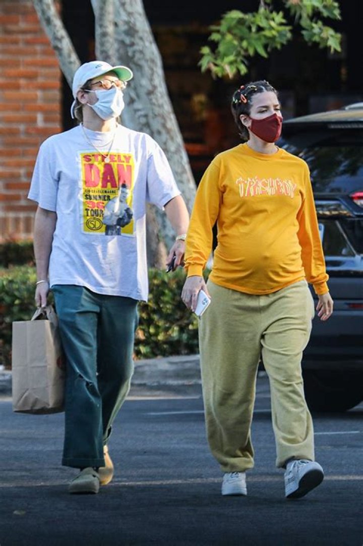 Halsey & Alev Aydin Split, Singer Files For Full Custody Of Their Son – Hollywood Life