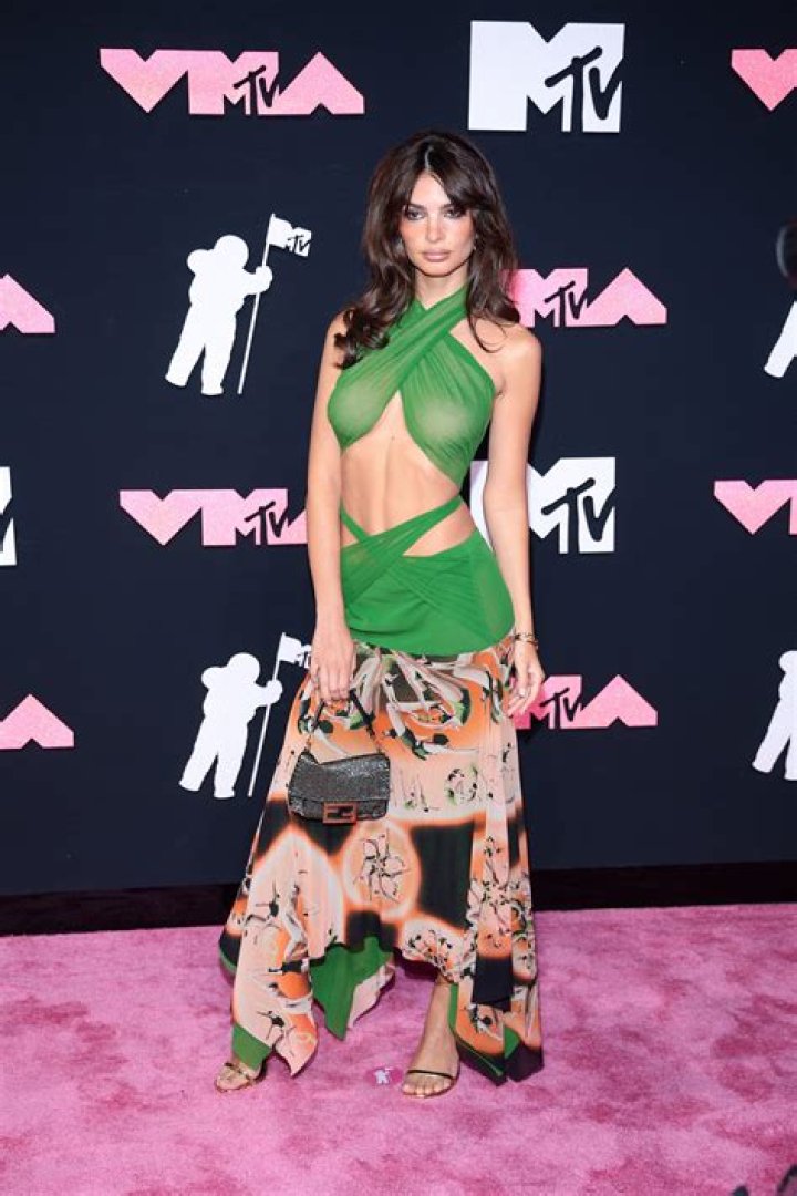 Hottest VMAs PDA Moments Of All-Time: See Photos