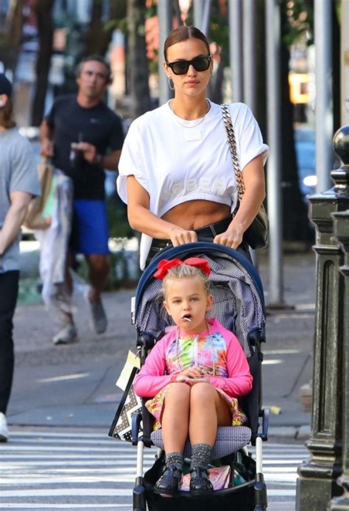 Irina Shayk Bundles Up With Daughter Lea, 5, For NYC Stroll: Photos