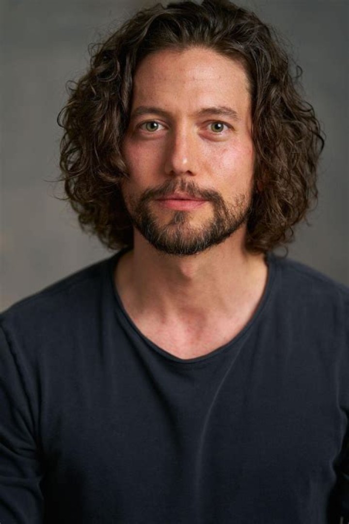 Jackson Rathbone Interview On ‘Twilight’ & Possible Jasper Prequels – Hollywood Life