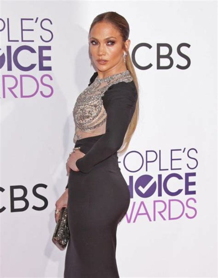 Jennifer Lopez Disses Nicki Minaj — J.Lo Throws Shade At ‘Fashion Rocks’ – Hollywood Life