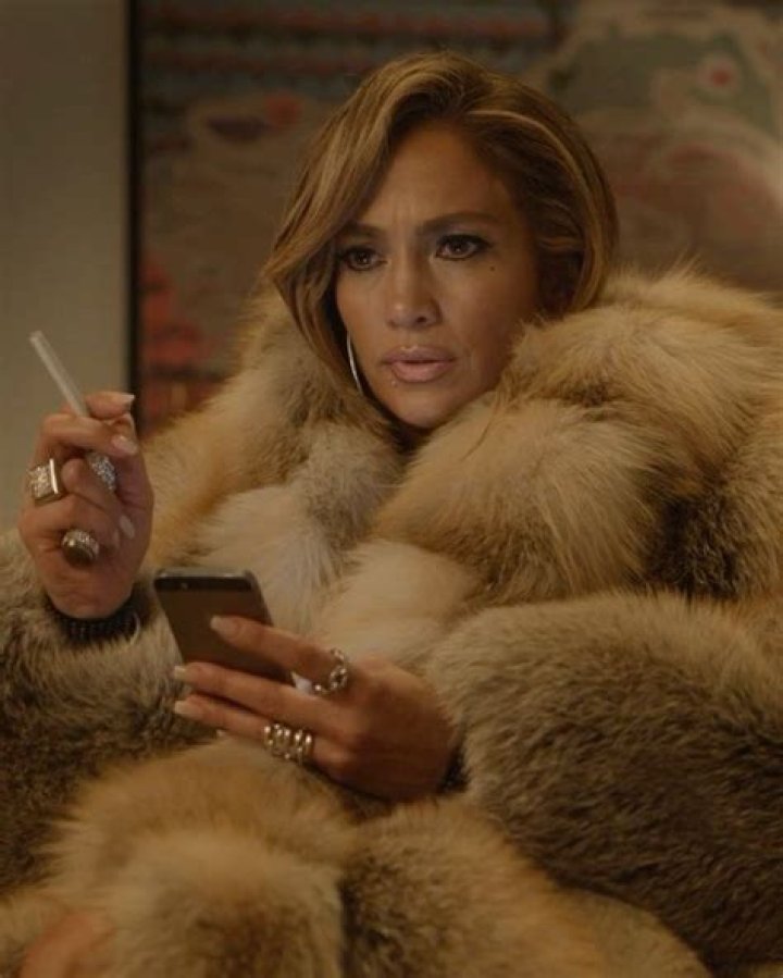 Jennifer Lopez Flashes Abs In Bikini & Fur Coat For ‘Hustlers’ Movie – Hollywood Life