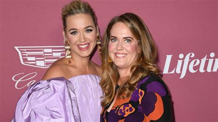 Jessica Cries Over Her Sister – Hollywood Life