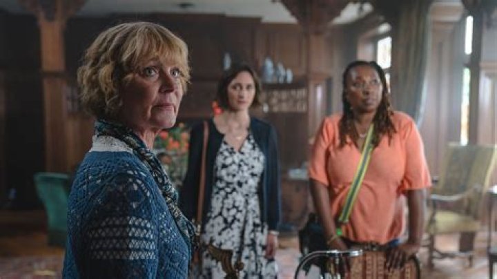 Joe Alwyn Starts Up ‘Risky’ Affair In First Look At ‘Conversations With Friends’ — Watch