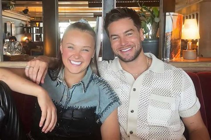 Jojo Siwa Calls Out Audience Member for Booing at NYC Pride Event: Watch