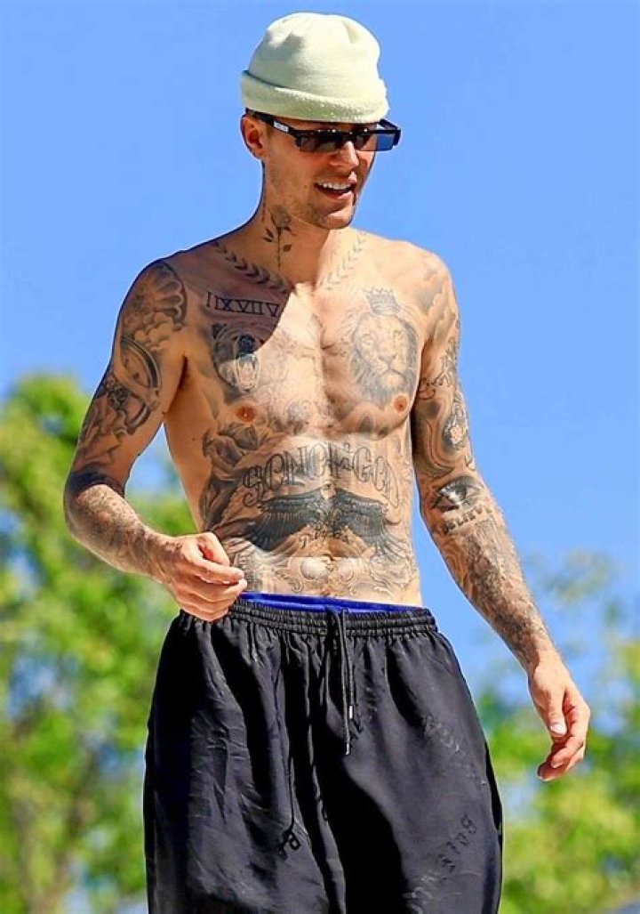 Justin Bieber Goes Shirtless & Shows Off His Tattoos For Wife Hailey Baldwin In Miami