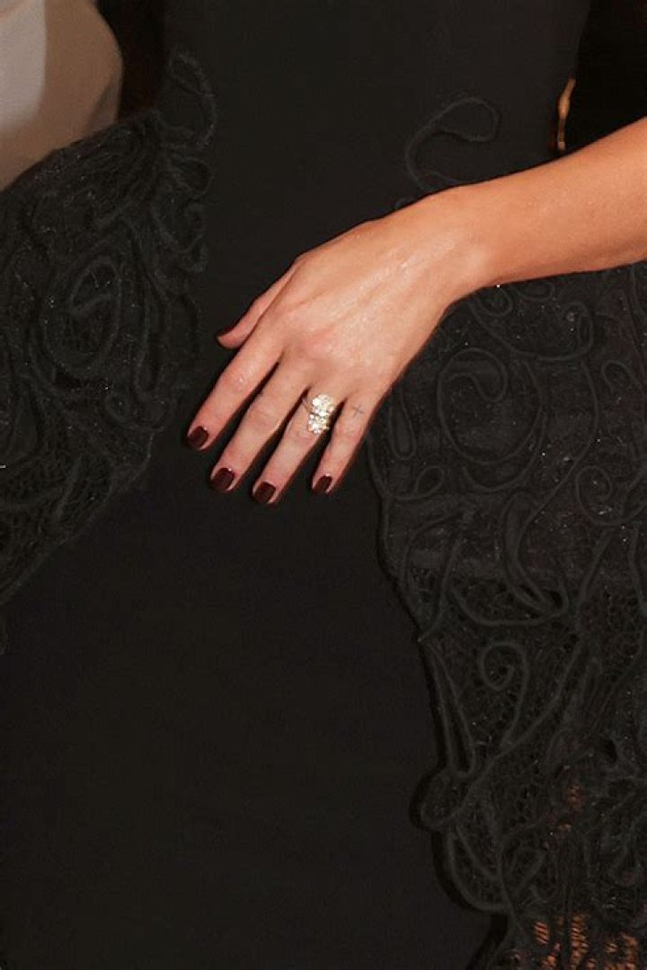 Kate Beckinsale Sparks Engagement Rumors With Diamond Ring At Cannes – Hollywood Life