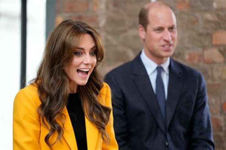 Kate Middleton Rocks Yellow Blazer for Mental Health Day Event: Photos – Hollywood Life