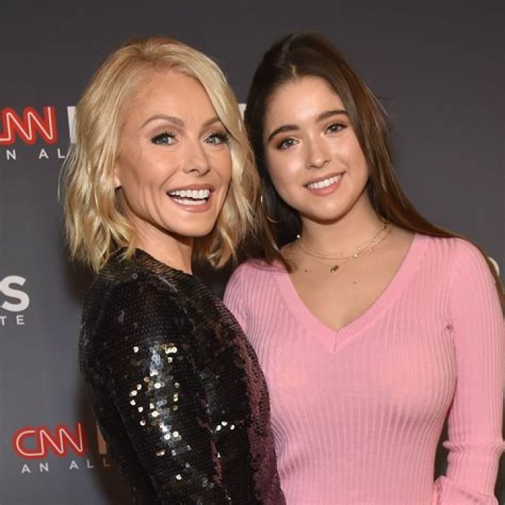 Kelly Ripa & Mark Consuelos’ Daughter Lola, 19, Votes For The 1st Time & Her Mom Is So Proud — See Pic