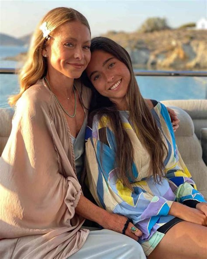 Kelly Ripa Reveals Her Daughter Lola Tried To ‘Heckle’ Her When She Attempted To Film A TikTok Dance Routine