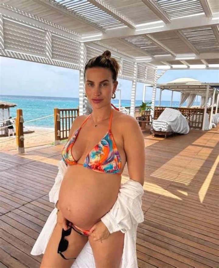 Kelly Rowland Glows While Showing Off Au-Natural 6 Month Baby Bump In A Bikini –- Watch