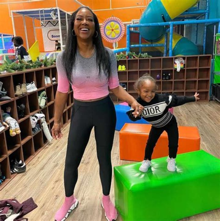 Kenya Moore’s Baby Is Walking In Precious New Video: Watch – Hollywood Life