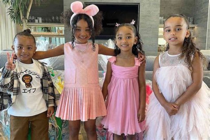 Khloe Kardashian Shares Rare Cousin Holiday Photo Of True, Stormi, Chicago, Dream & Psalm