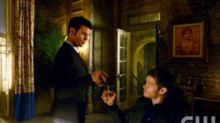 Klaus Kills Father Kiernan — Season 1 Episode 19 Recap – Hollywood Life