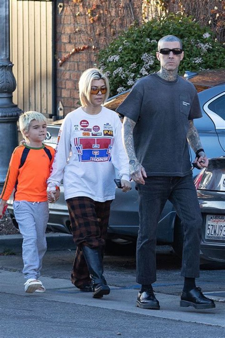 Kourtney Kardashian Rocks Blonde Hair Makeover In New Photos – Hollywood Life