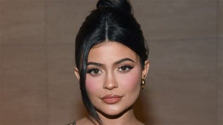 Kylie Jenner Defended By Fans After Designer Calls Her Out For Only Tagging ‘High End Brands’ On IG