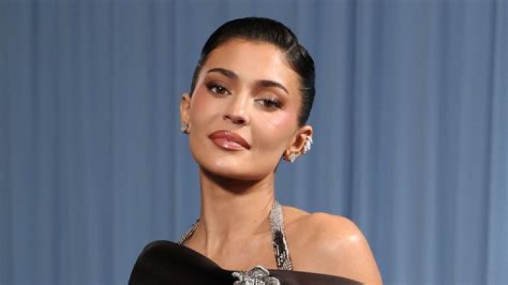 Kylie Jenner Shows Off Massive HBD Sign Ahead Of Her 23rd Birthday – Hollywood Life