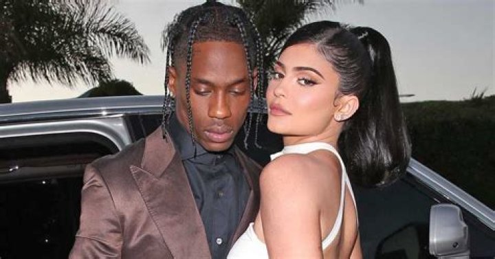Kylie Jenner & Travis Scott Hold Hands In Italy After Her Bday: Pics – Hollywood Life