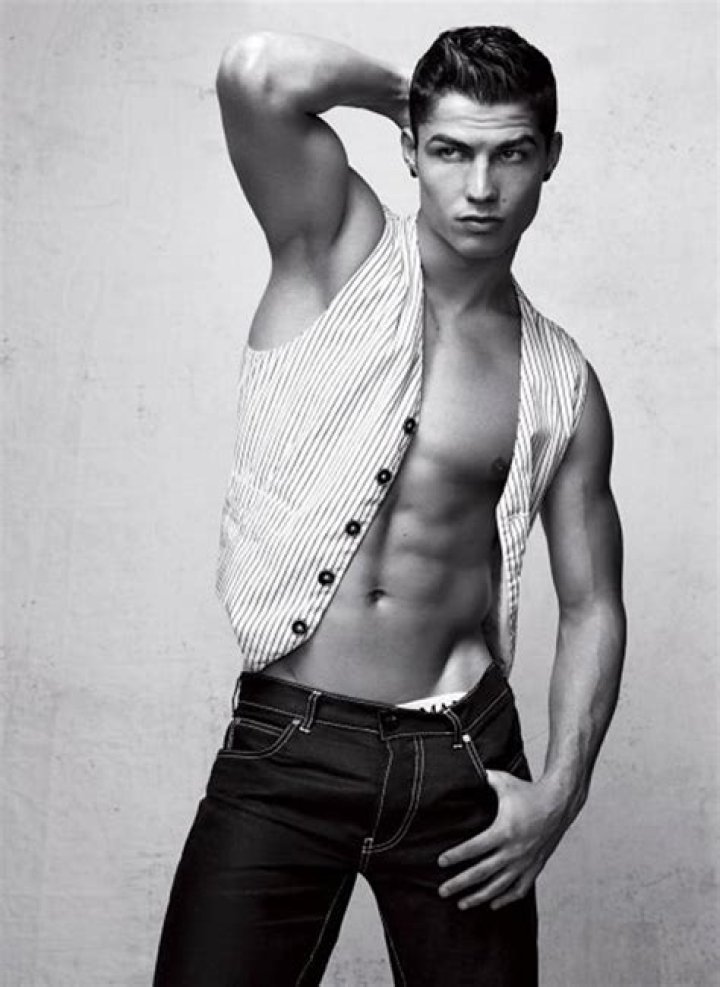 Ladies, Meet The New Underwear God, Cristiano Ronaldo!!