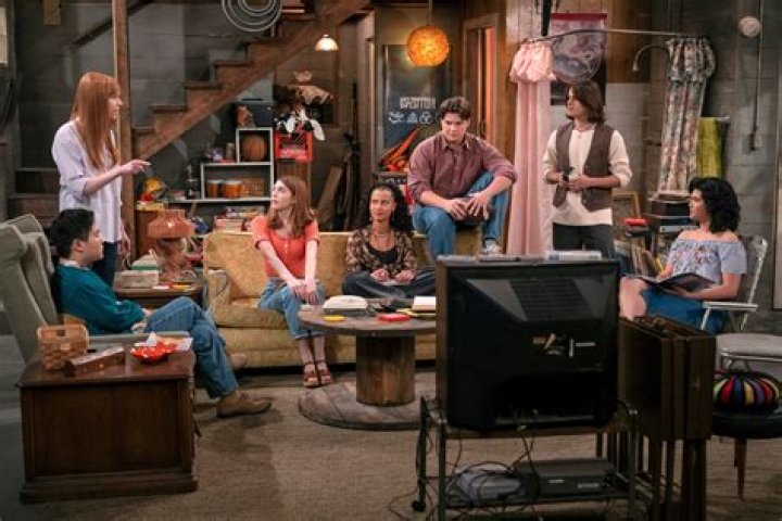 Laura Prepon On Her Cookware & A Possible ‘That ‘70s Show’ Reunion – Hollywood Life