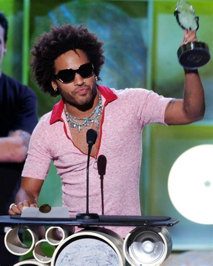Lenny Kravitz Goes Nude for New ‘TK421’ Music Video – Hollywood Life