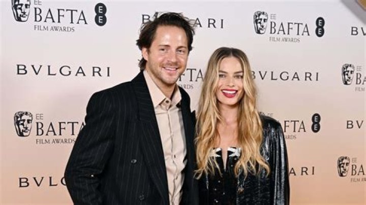 Margot Robbie & Husband Out On Date After Viral Athlete Twitter Trend – Hollywood Life