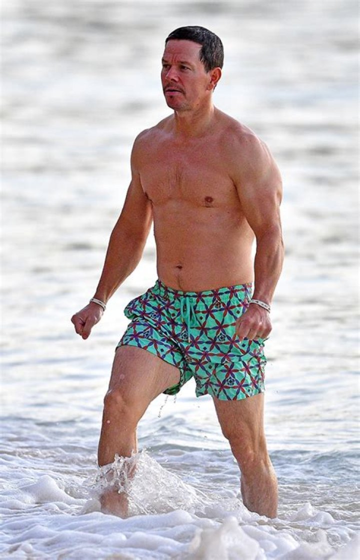 Mark Wahlberg’s Wife Rhea Durham Rocks Lime Bikini On Beach: Photos – Hollywood Life