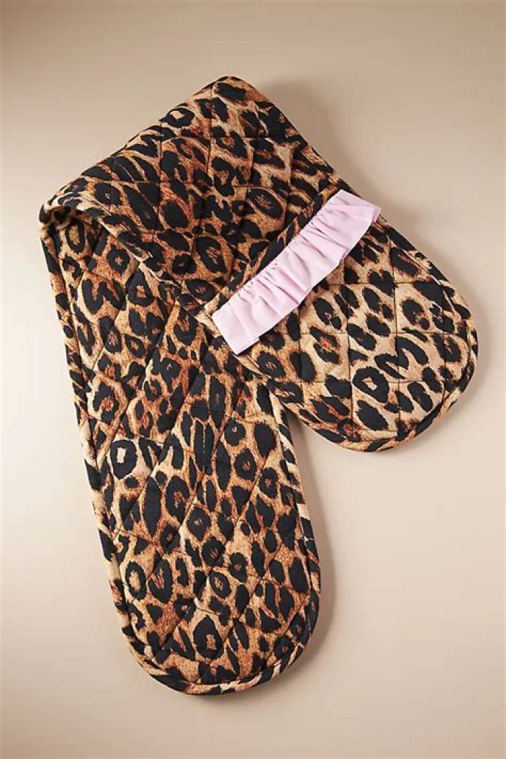 Mel B Hilariously Trolls Scary Spice’s Leopard Print Obsession in New Video: ‘Of Course I’ve Got Leopard Print Oven Gloves’