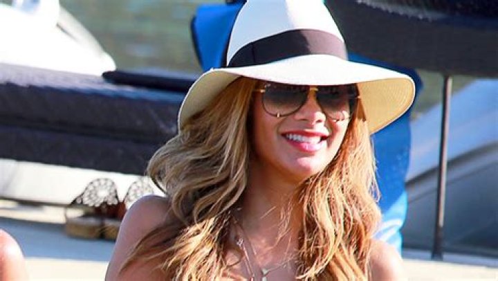 Nicole Scherzinger’s Black String Bikini On Beach: Photos – Hollywood Life
