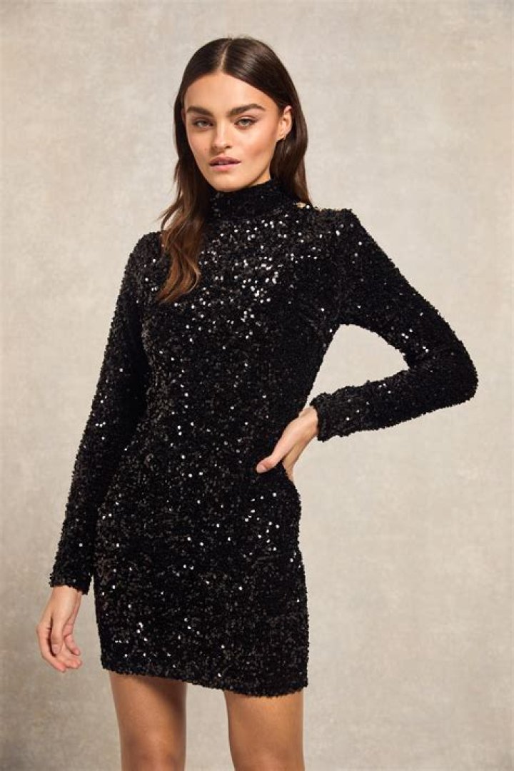 Penelope Cruz, 47, Looks Sexier Than Ever In Gorgeous Sequin Mini Dress – Photos