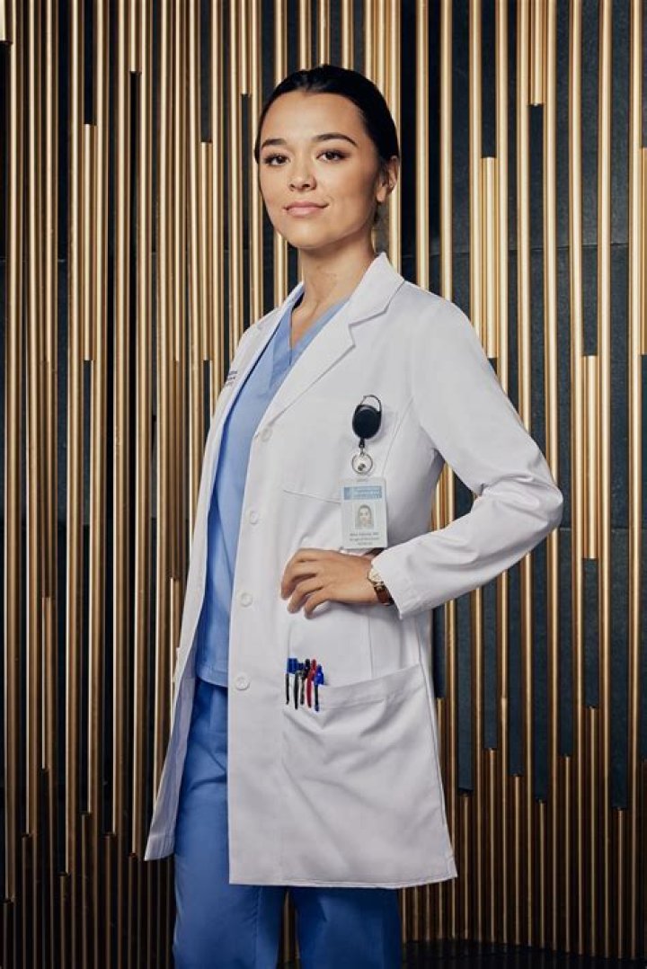 Photos Of Ellen Pompeo, New Interns & More – Hollywood Life