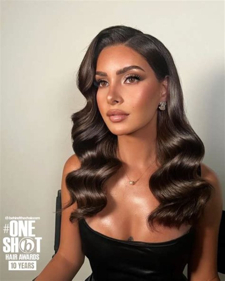 Photos Of The Makeup Artist – Hollywood Life