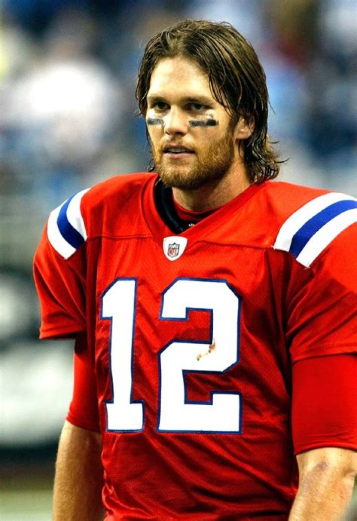 Photos Of The NFL Great – Hollywood Life