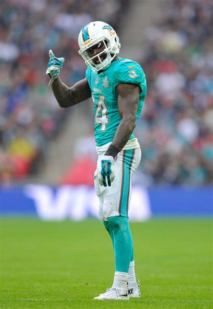 Photos Of The Sexiest Players On The NFL Team – Hollywood Life