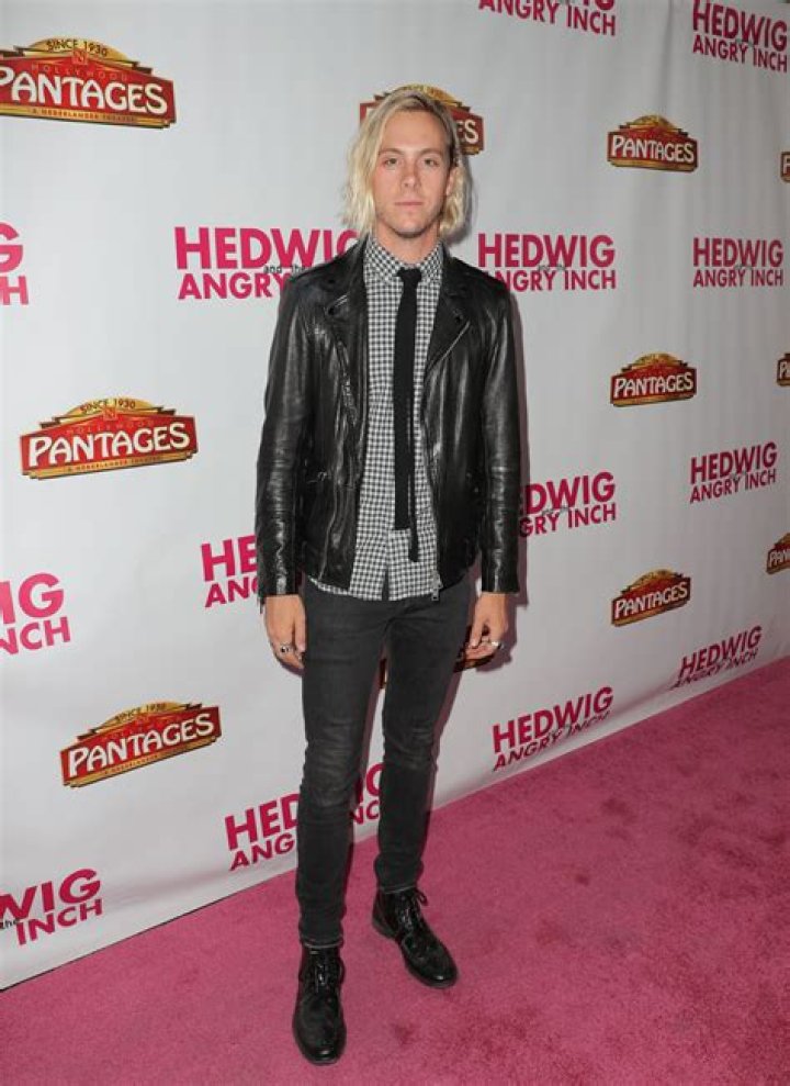 Pics Of The Musician – Hollywood Life