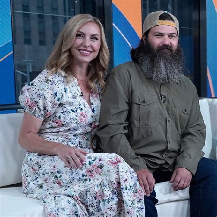 Pregnant ‘Duck Dynasty’ Star Sadie Robertson Reveals Her Baby’s Gender With Cute Party — Pics