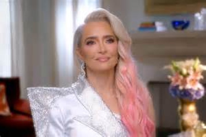 ‘RHOBH’s Erika Jayne Will ‘Address’ Legal Drama On Reunion: ‘It’s Not Easy’
